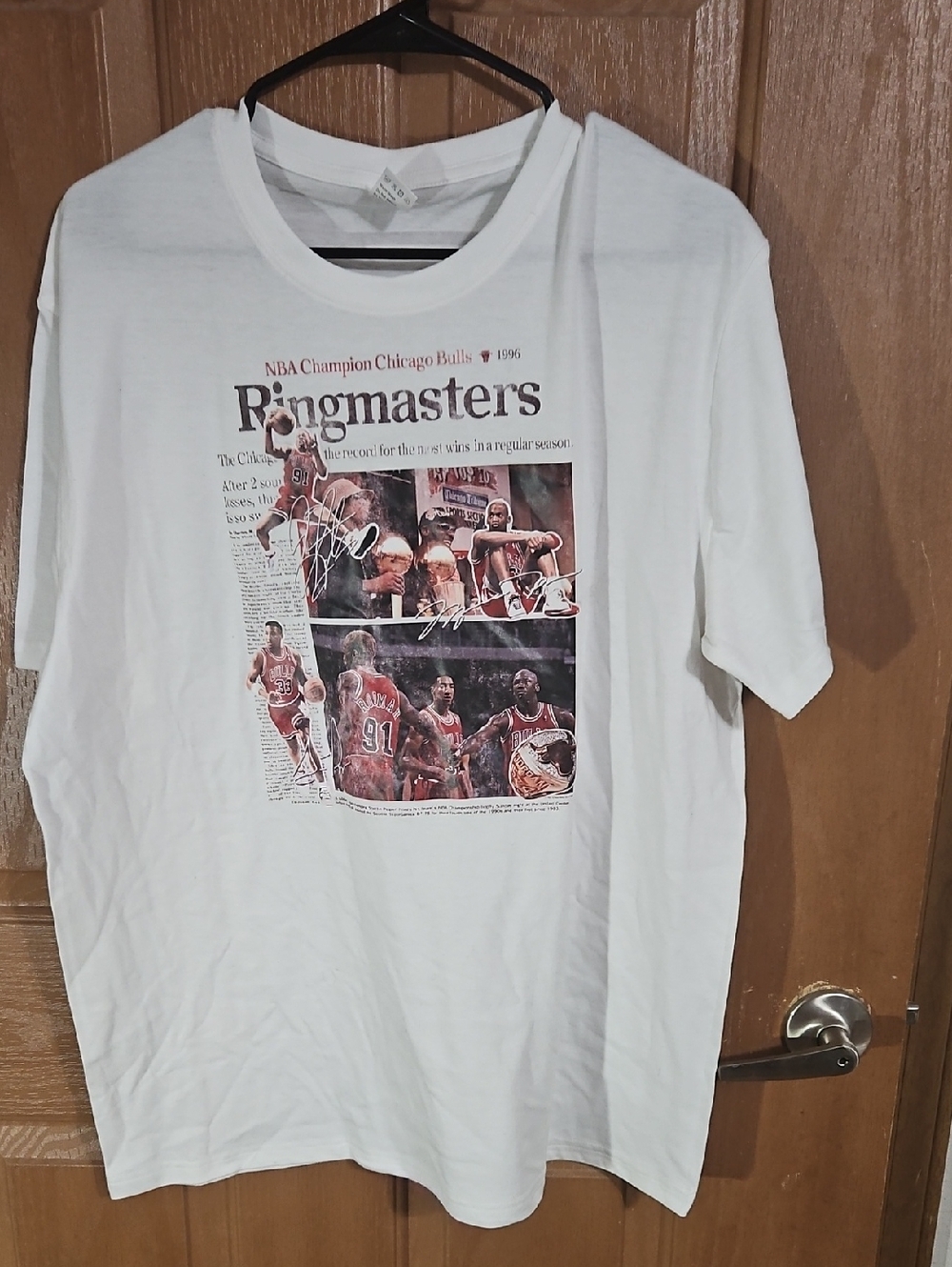 Chicago Bulls Ringmasters White Graphic Short Sleeve Tee - Official Team Design